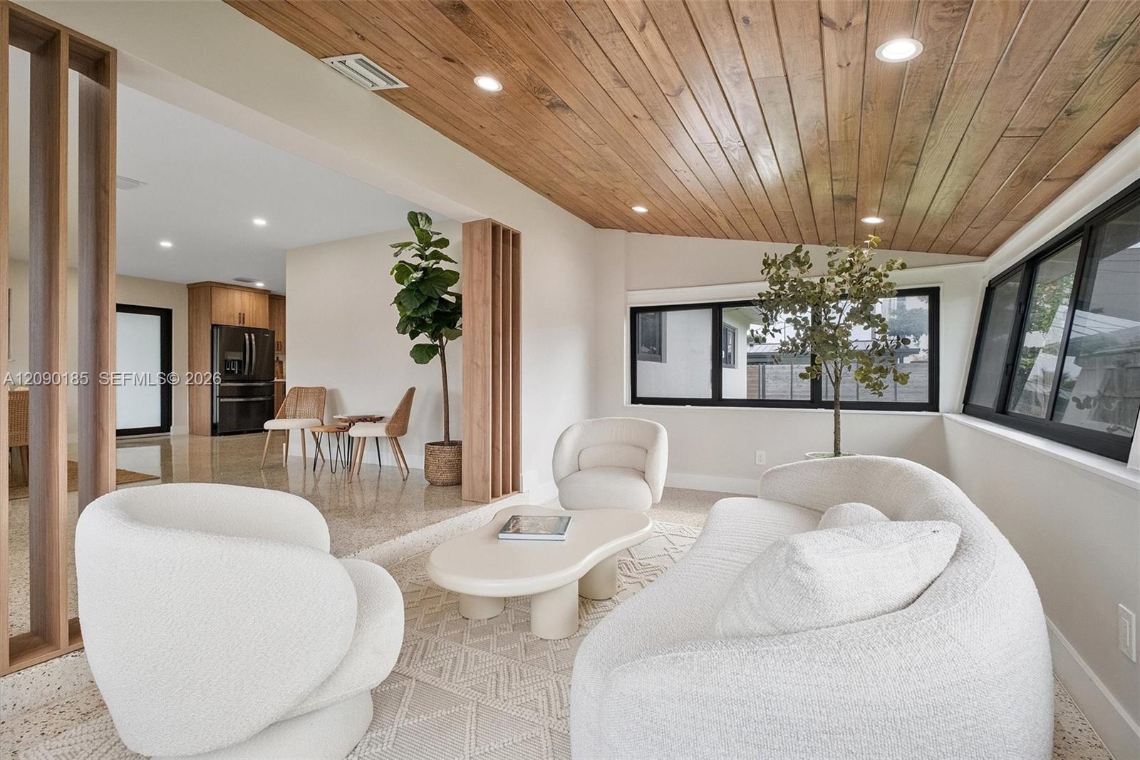 21201 NE 25th Court gallery image #8