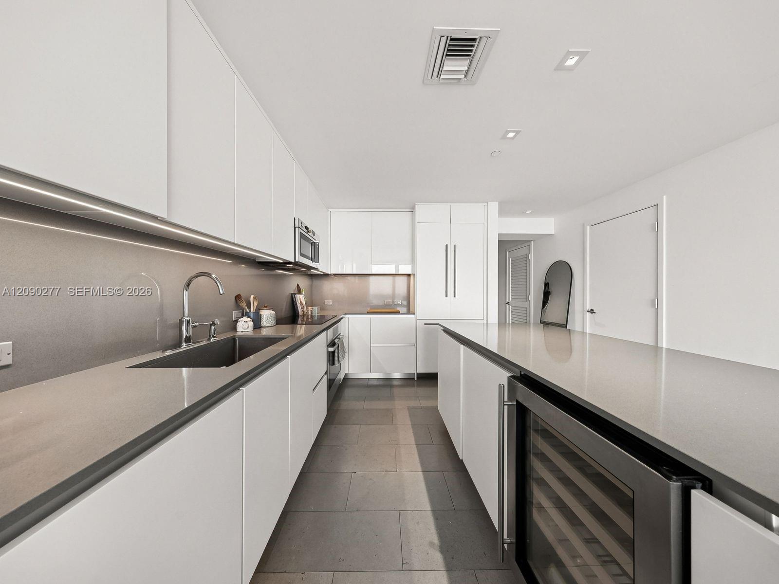 88 SW 7th Street gallery image #10