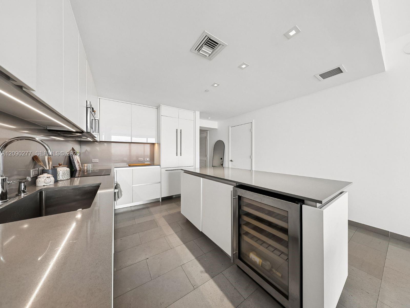 88 SW 7th Street gallery image #11