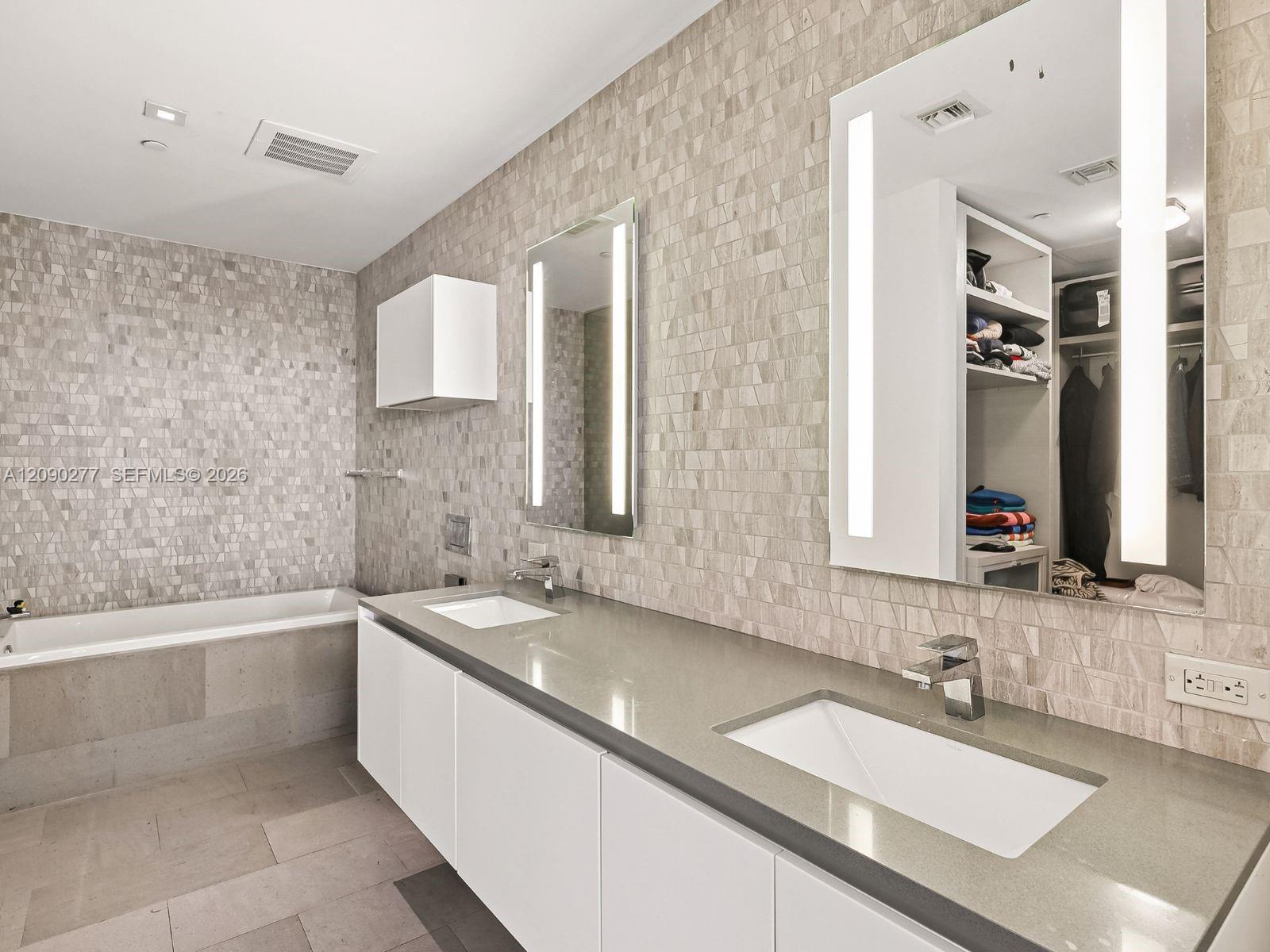 88 SW 7th Street gallery image #21