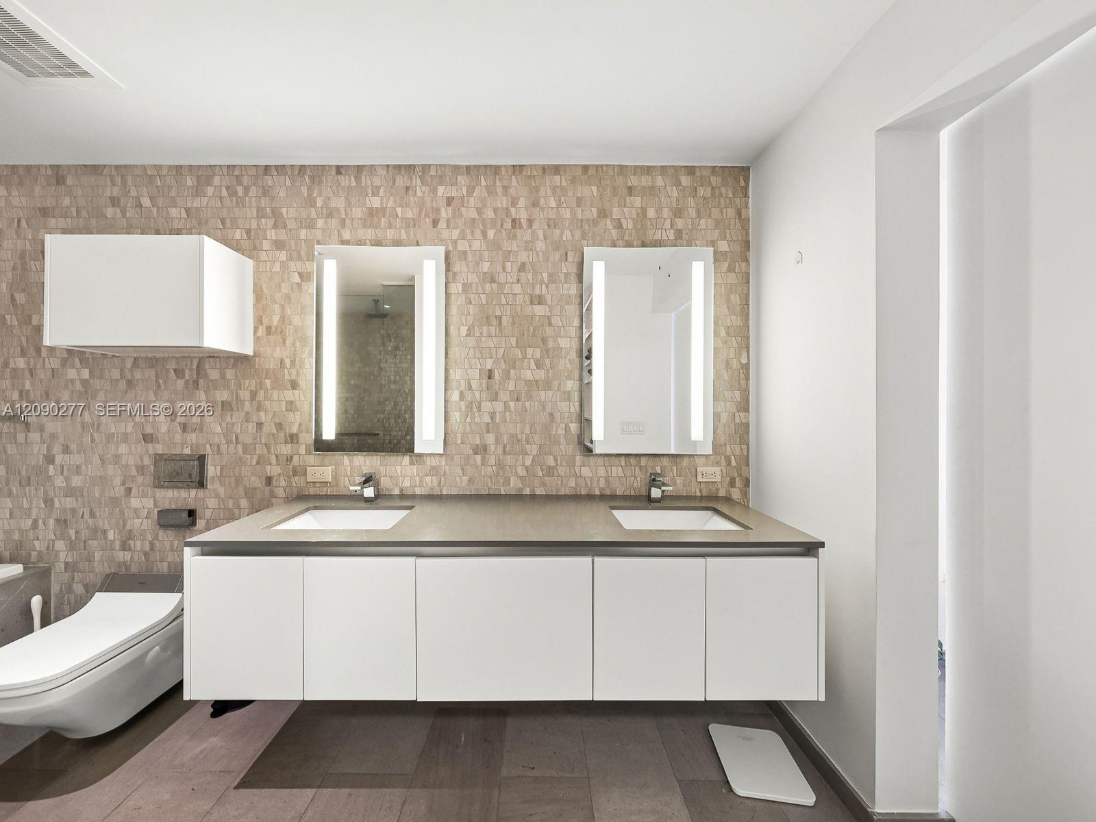 88 SW 7th Street gallery image #22