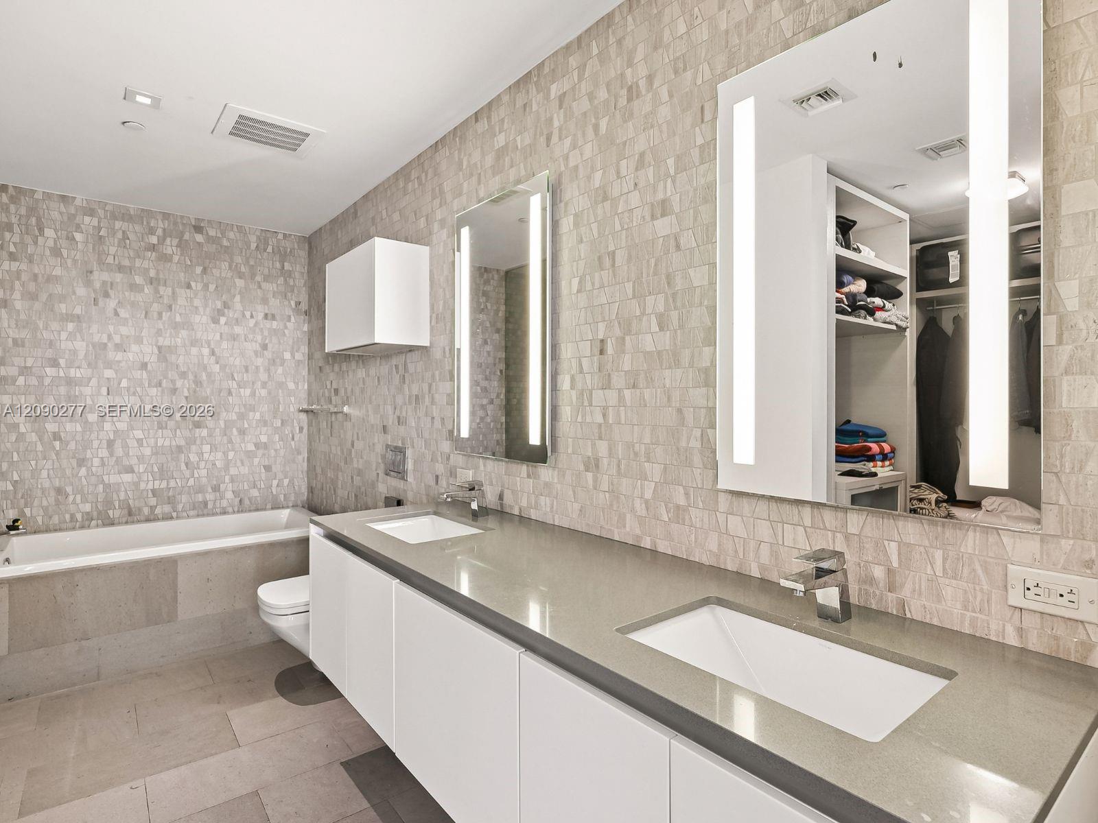 88 SW 7th Street gallery image #24