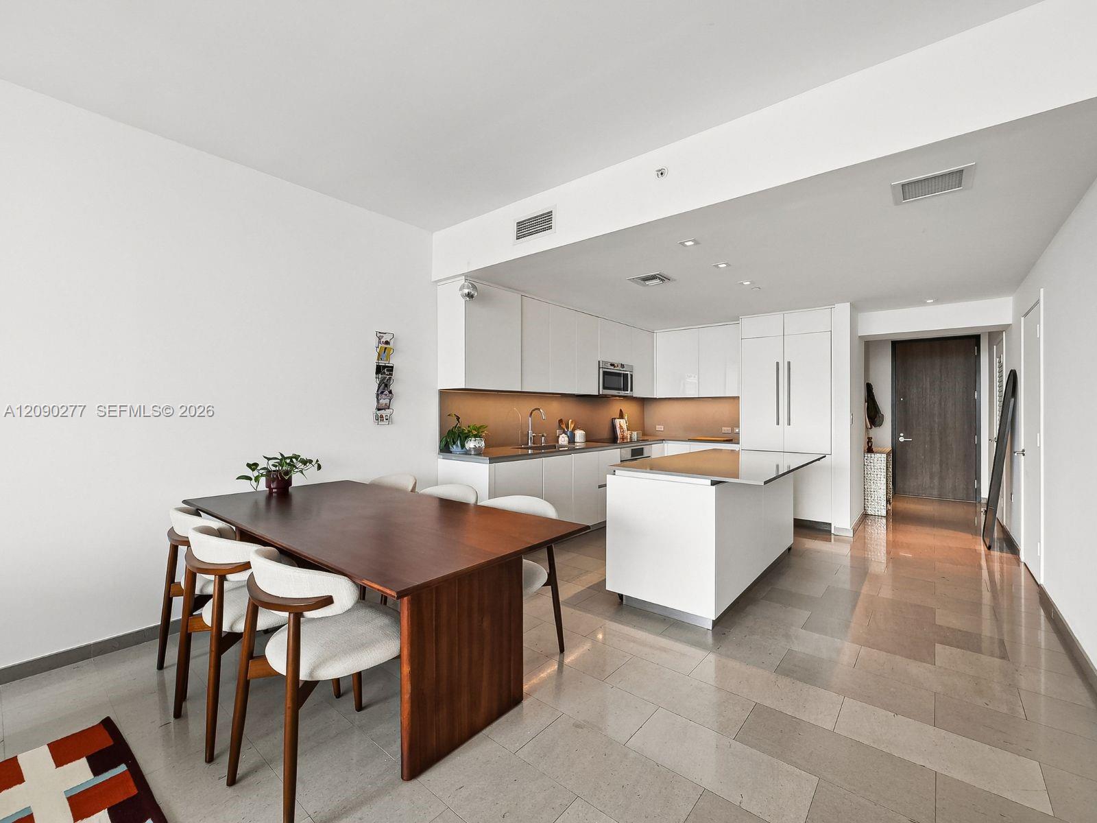 88 SW 7th Street gallery image #6