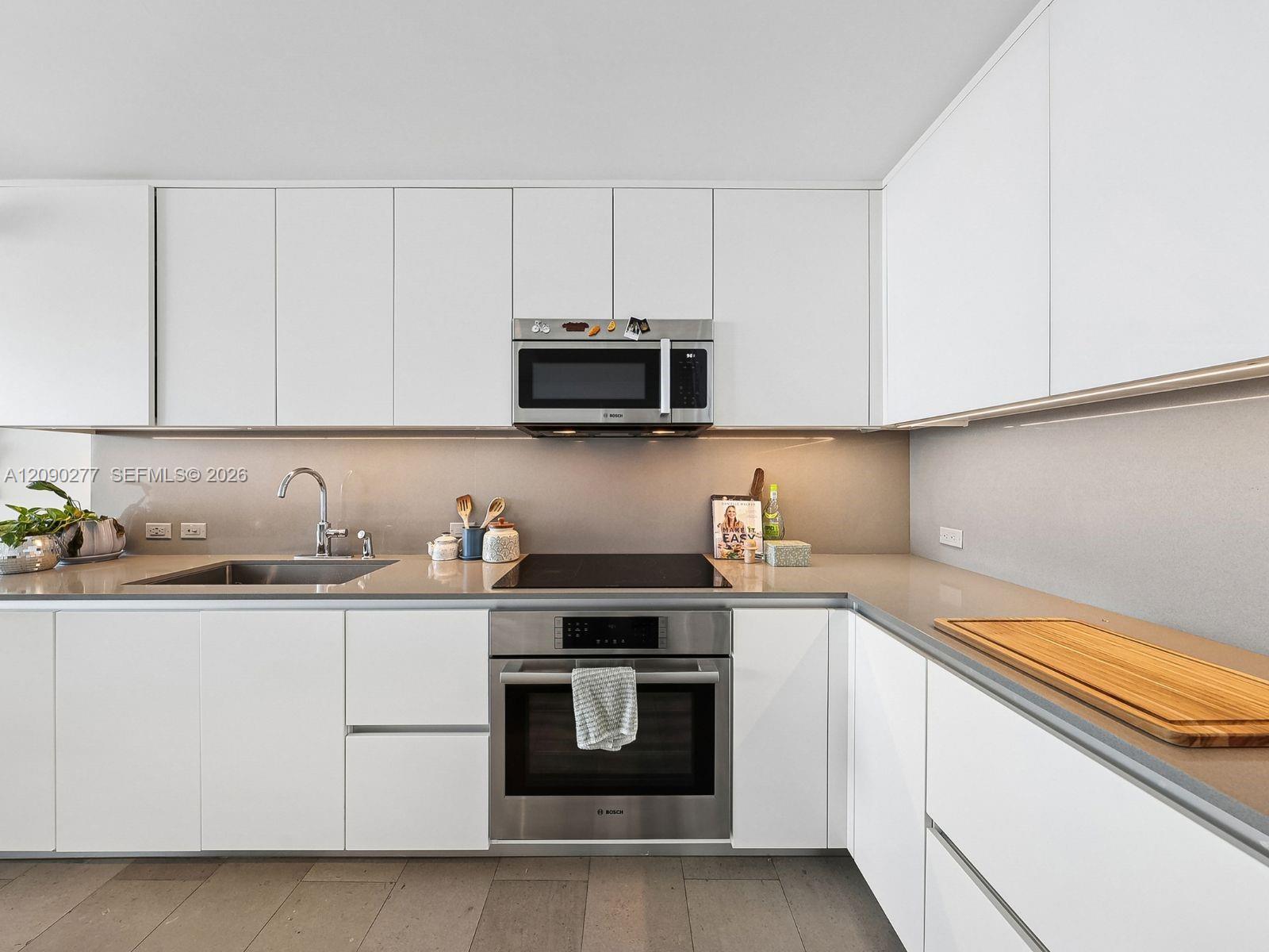 88 SW 7th Street gallery image #9
