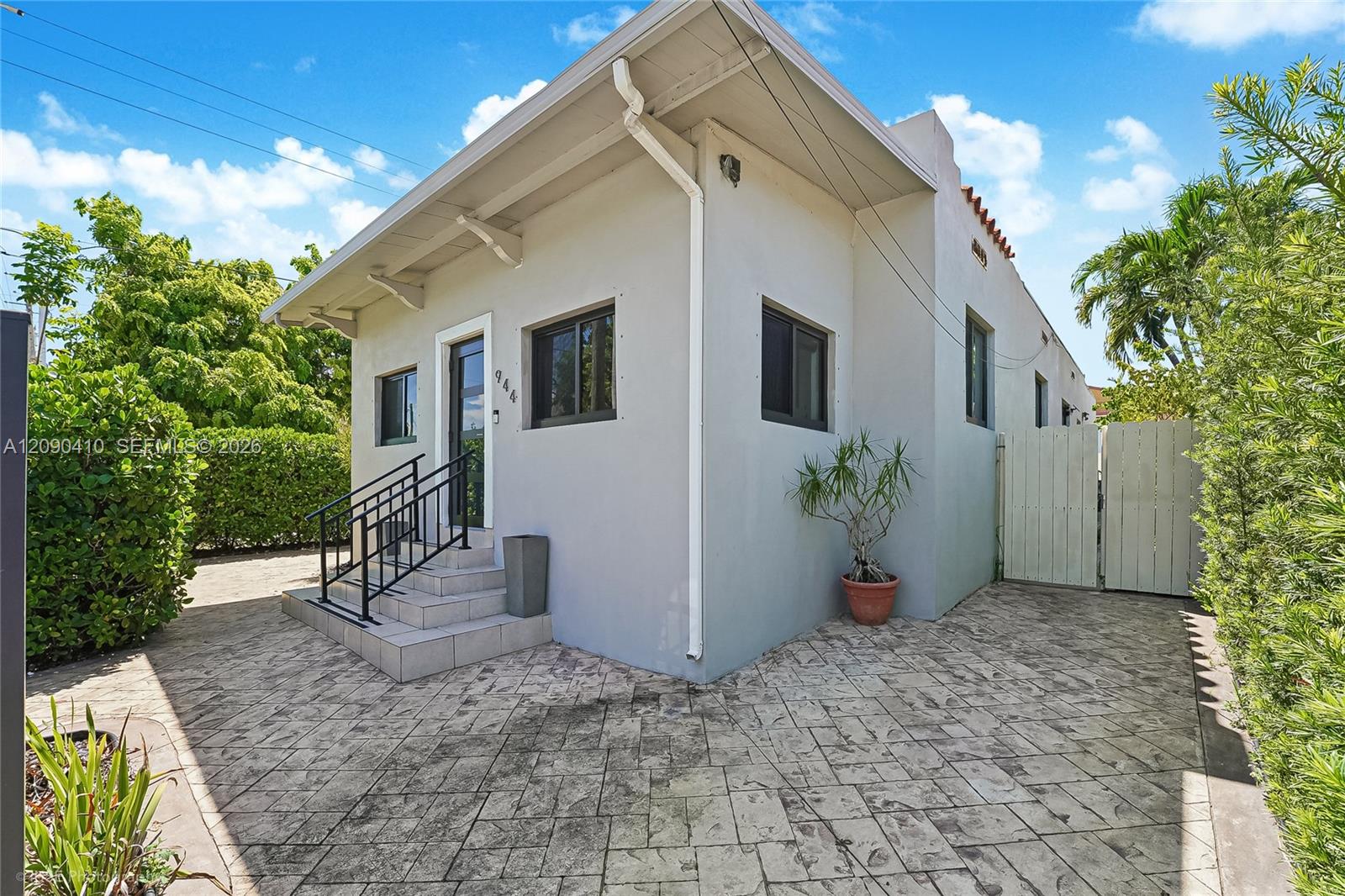 944 SW 10th Avenue gallery image #1
