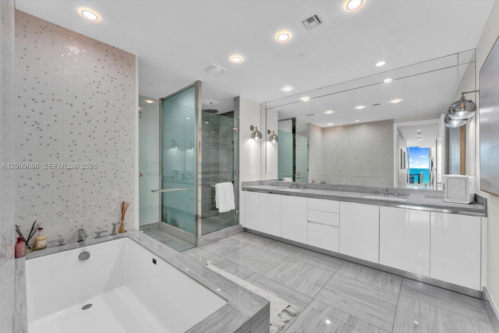 16901 Collins Avenue gallery image #18