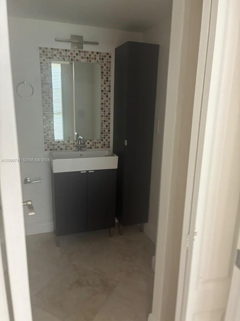 3101 N Country Club Drive