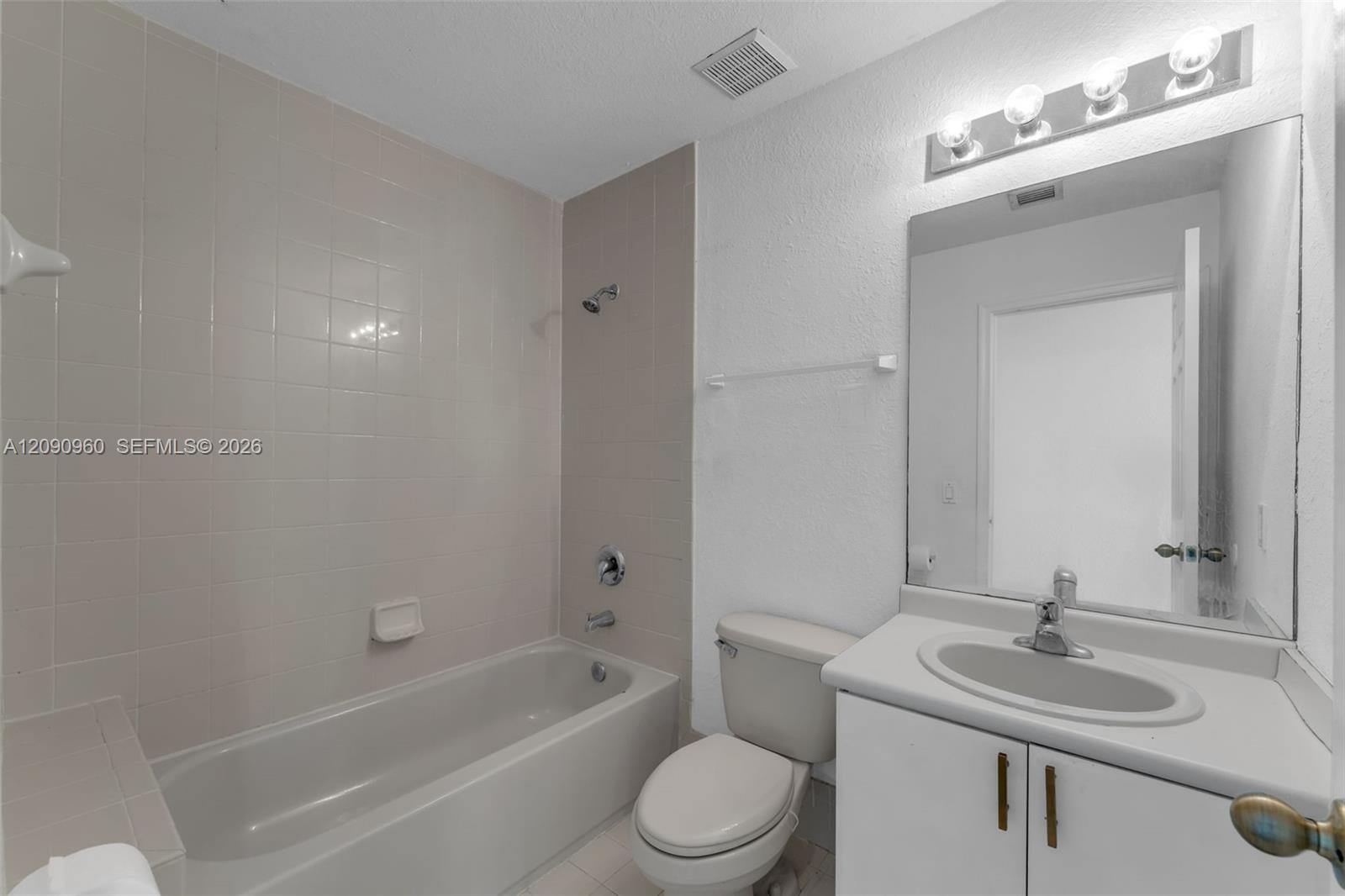 2712 SE 15th Place