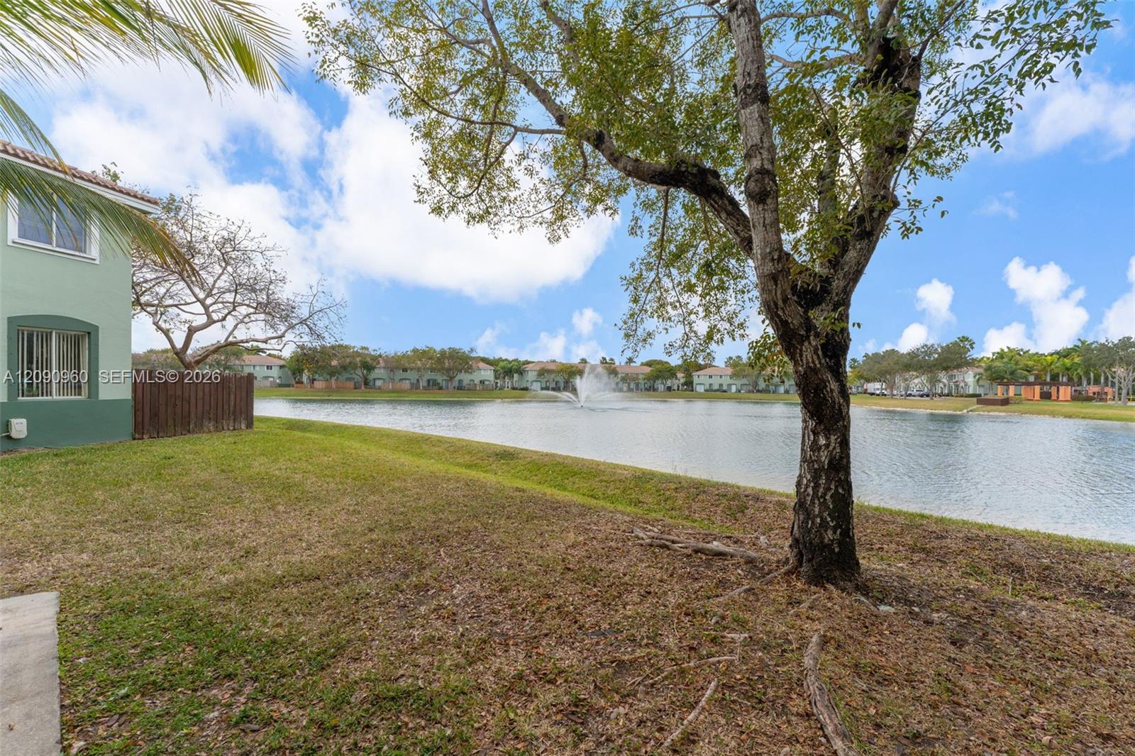 2712 SE 15th Place