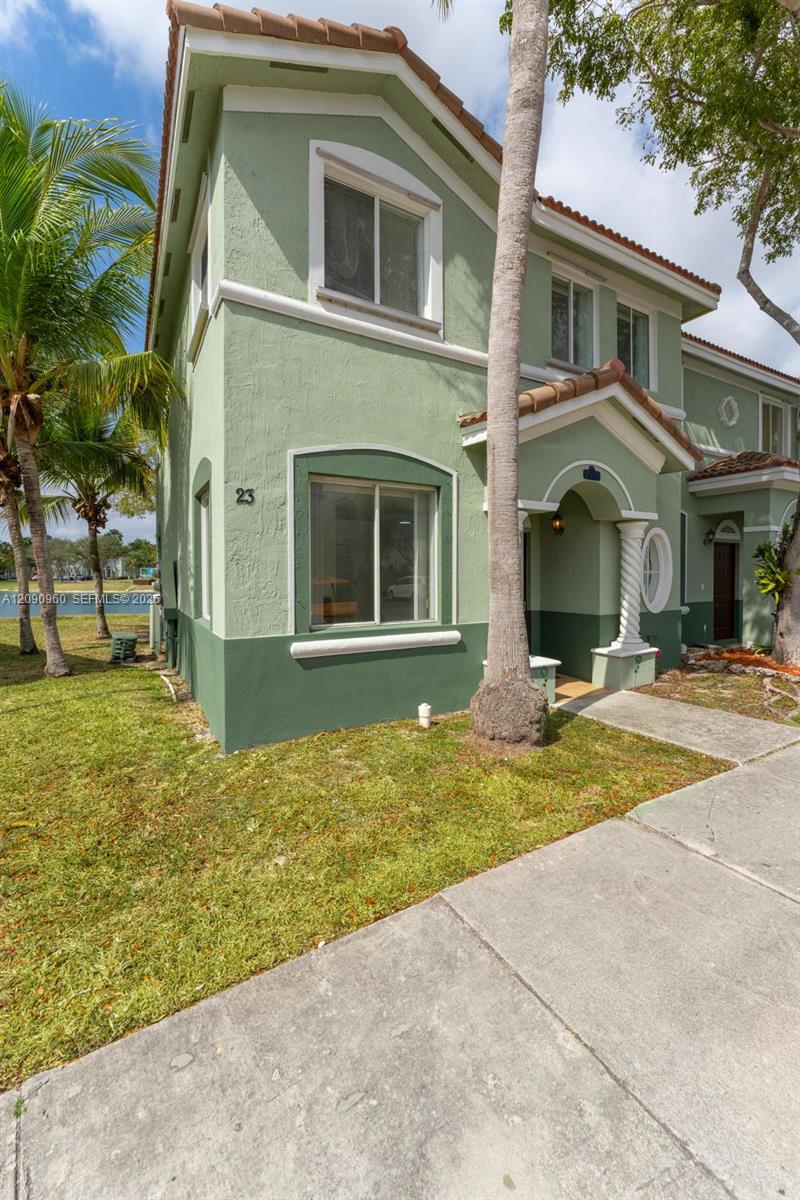 2712 SE 15th Place