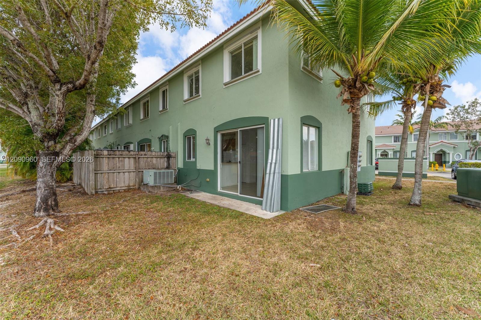 2712 SE 15th Place