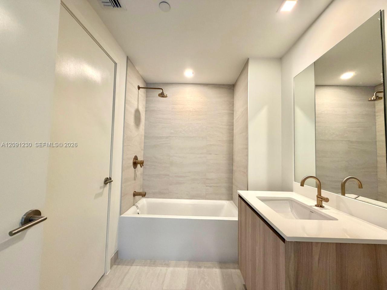 77 SE 5th Street