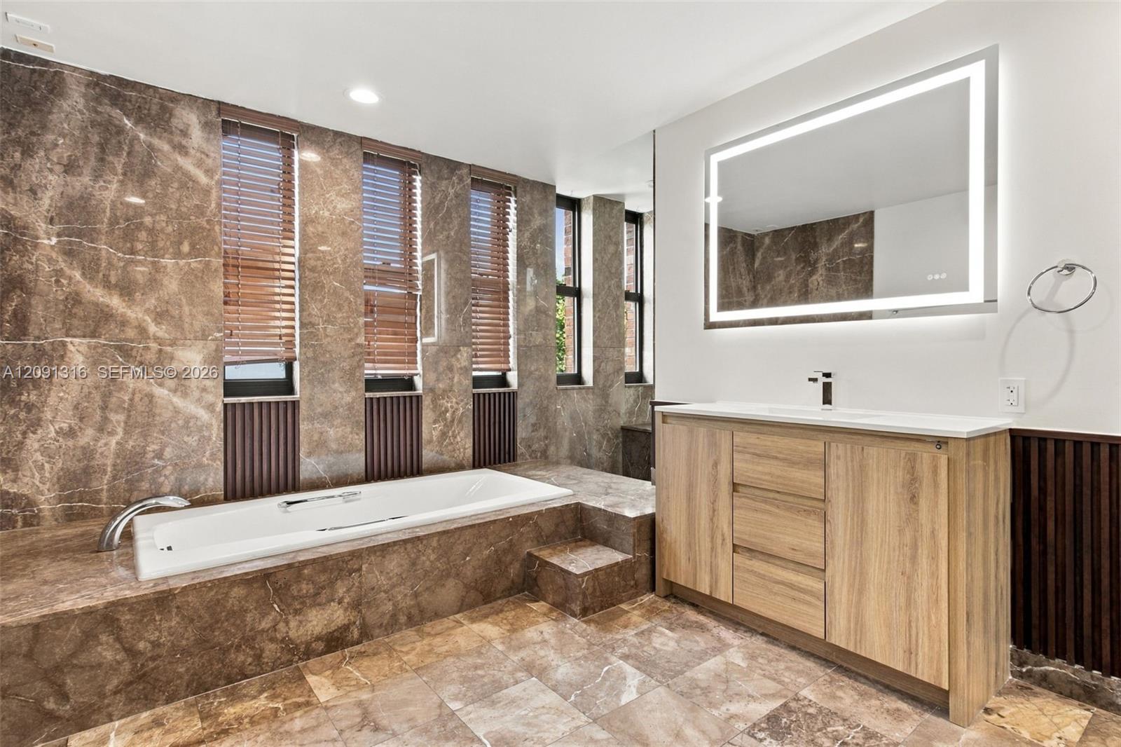 1542 NE Quayside Terrace