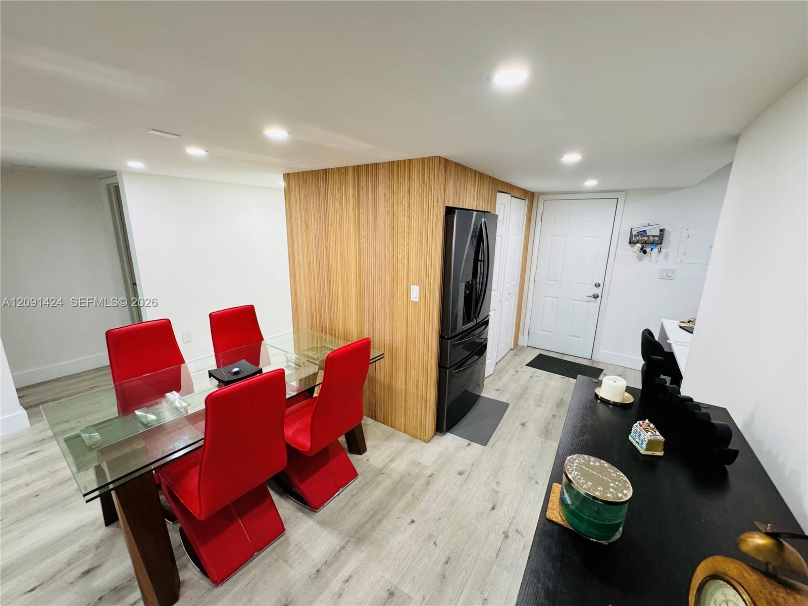 1555 W 44th Place