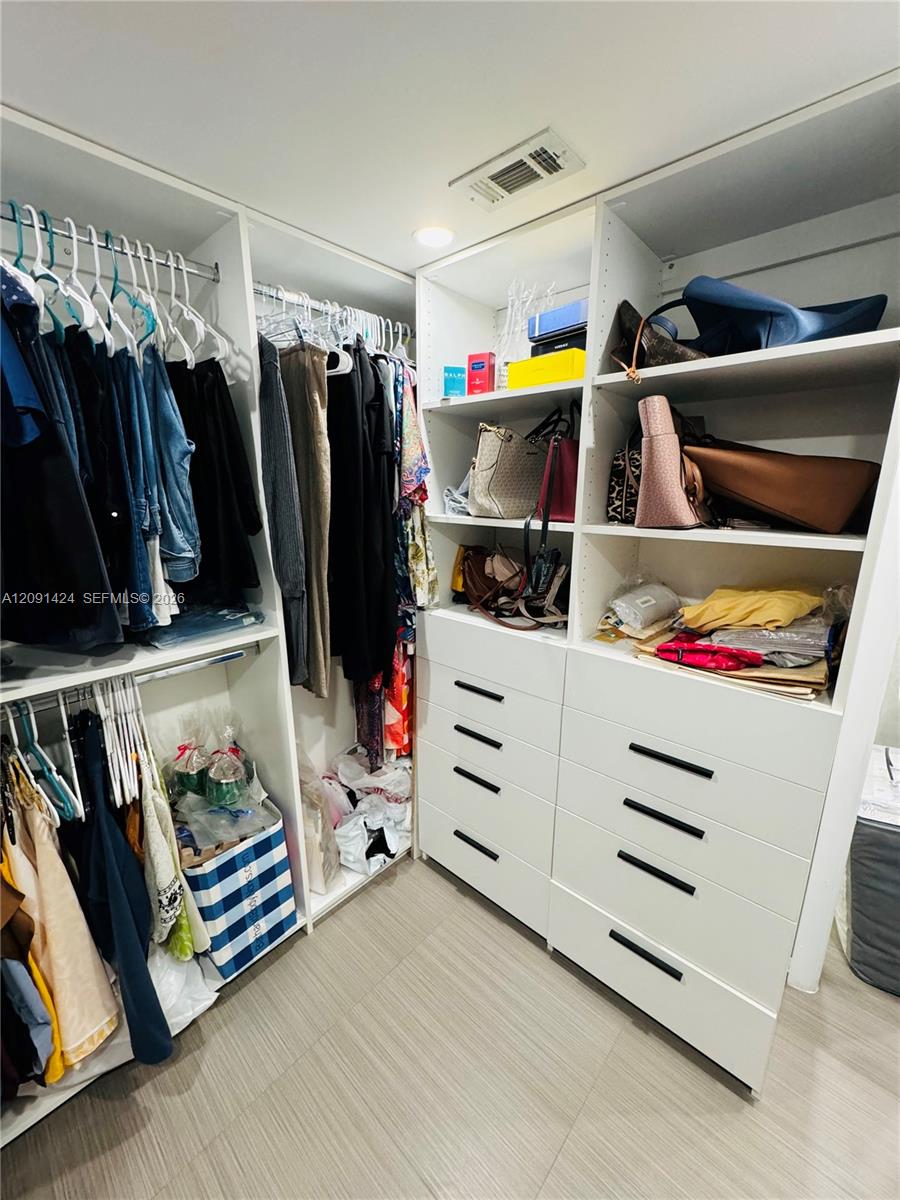 1555 W 44th Place