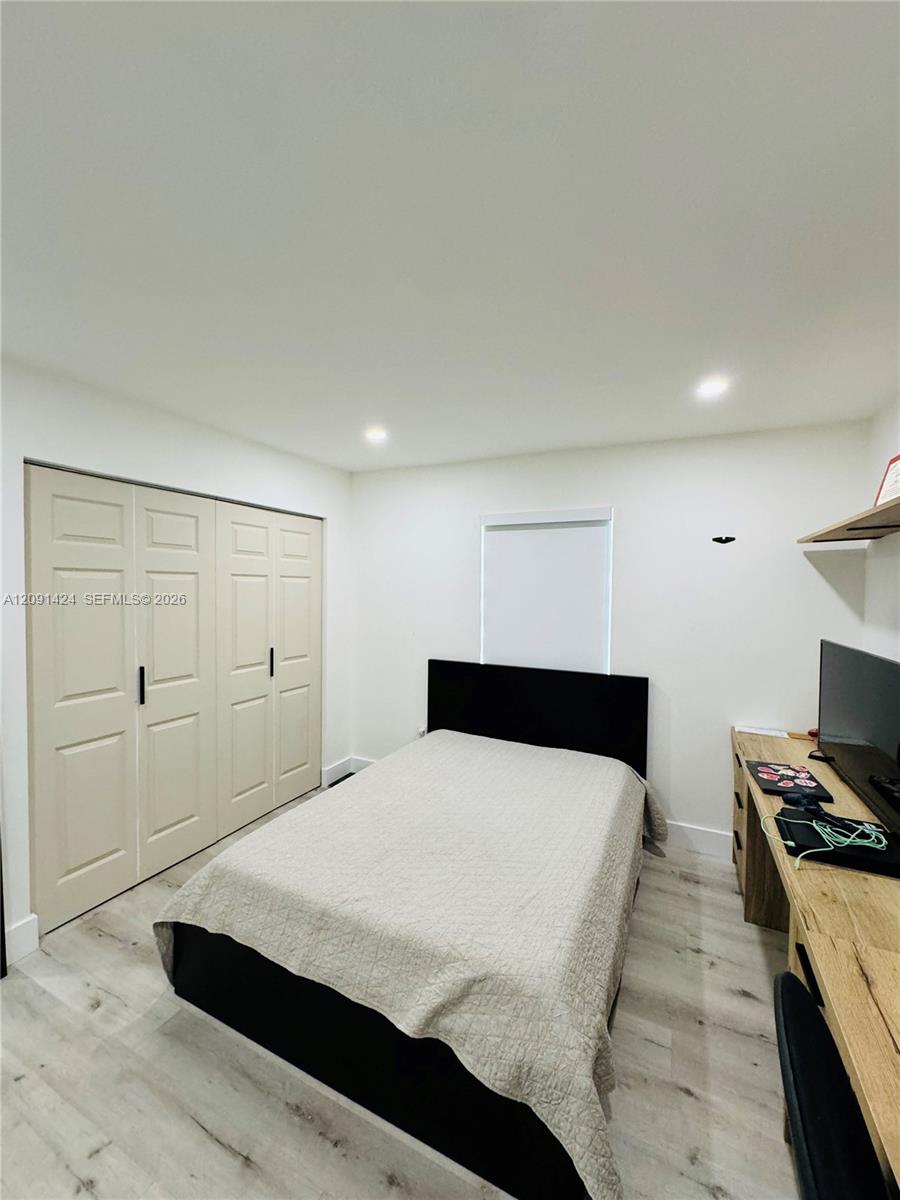 1555 W 44th Place