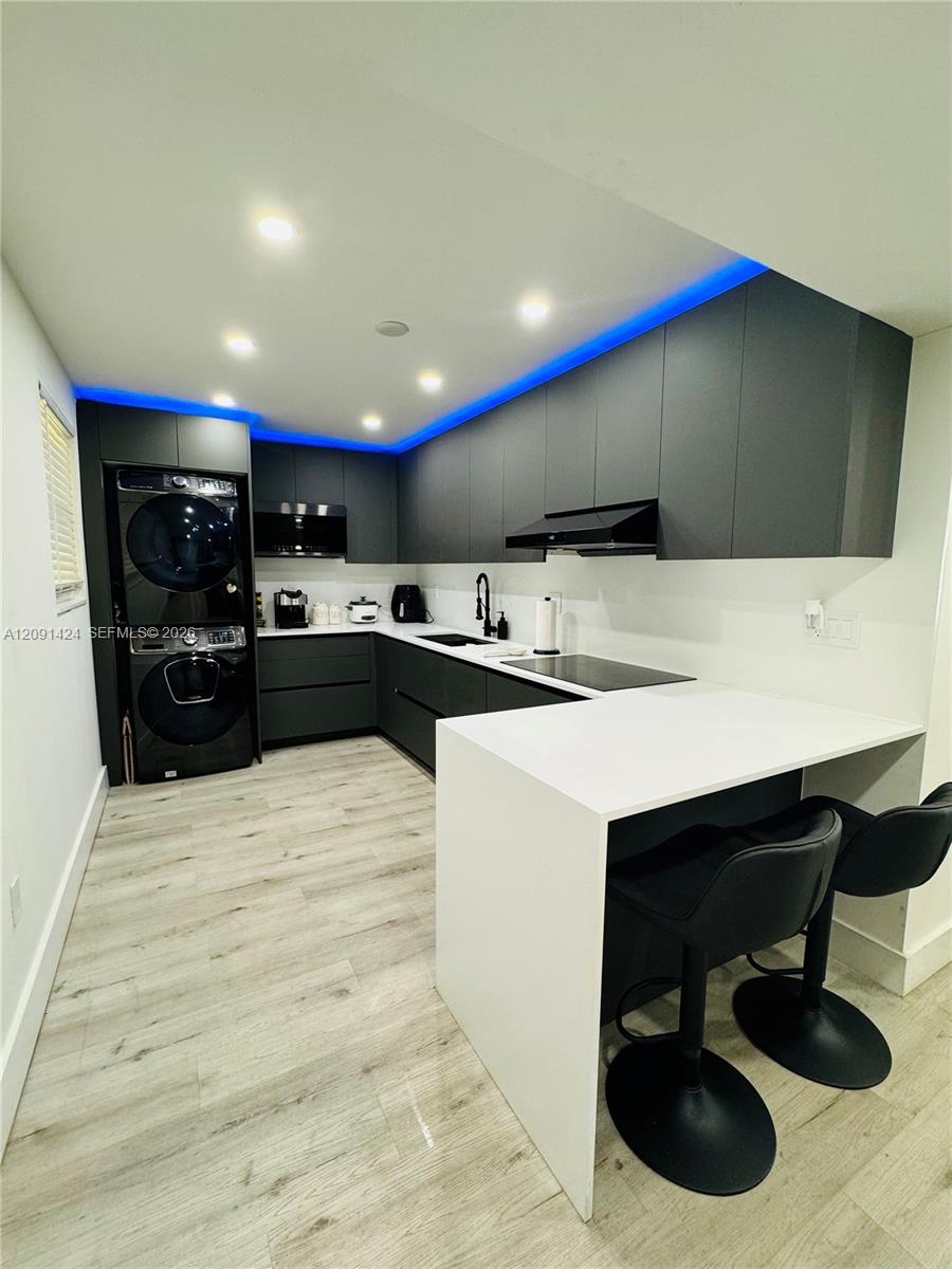 1555 W 44th Place