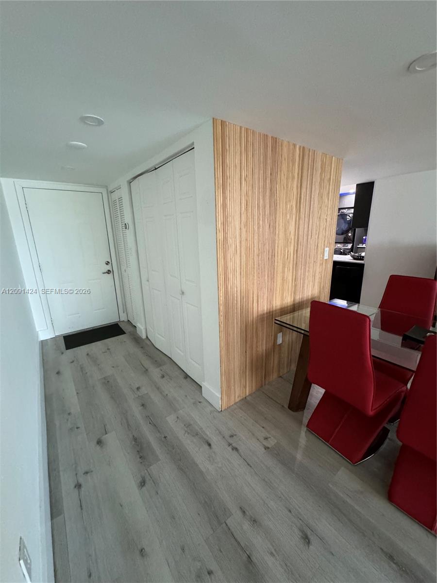1555 W 44th Place