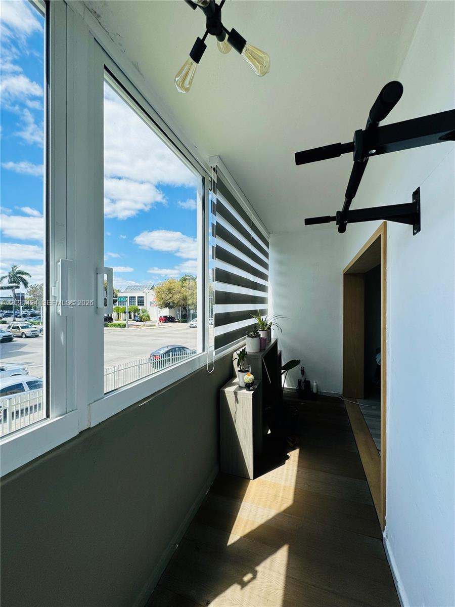1555 W 44th Place