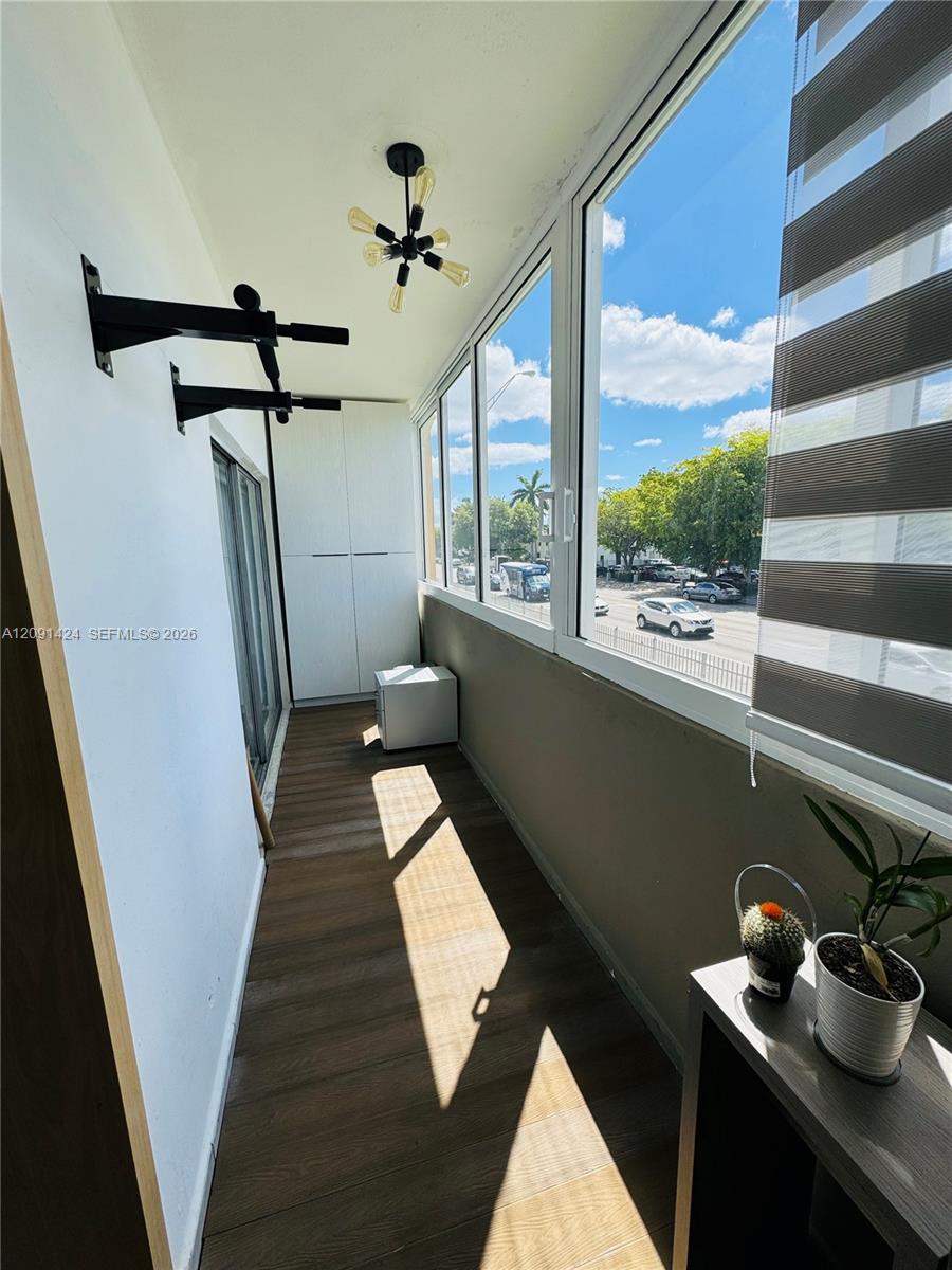 1555 W 44th Place