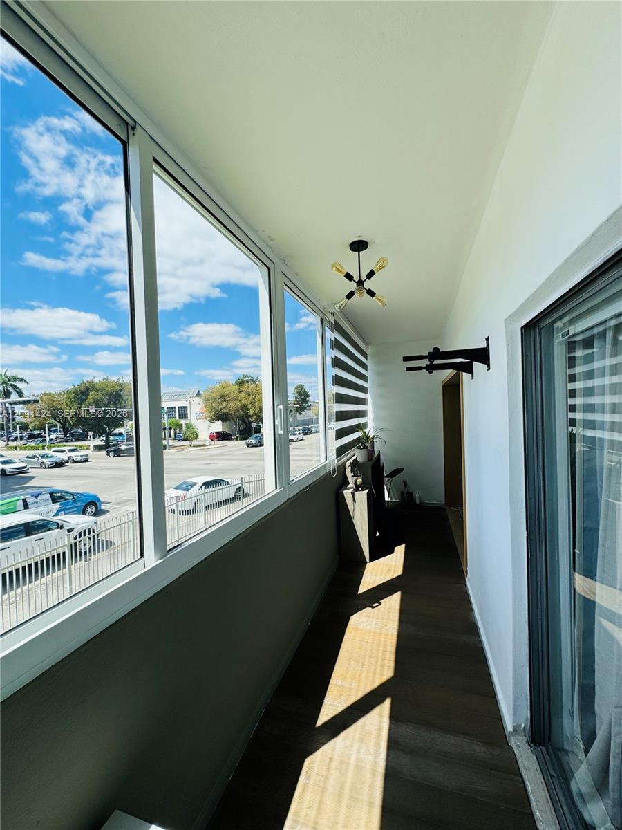 1555 W 44th Place