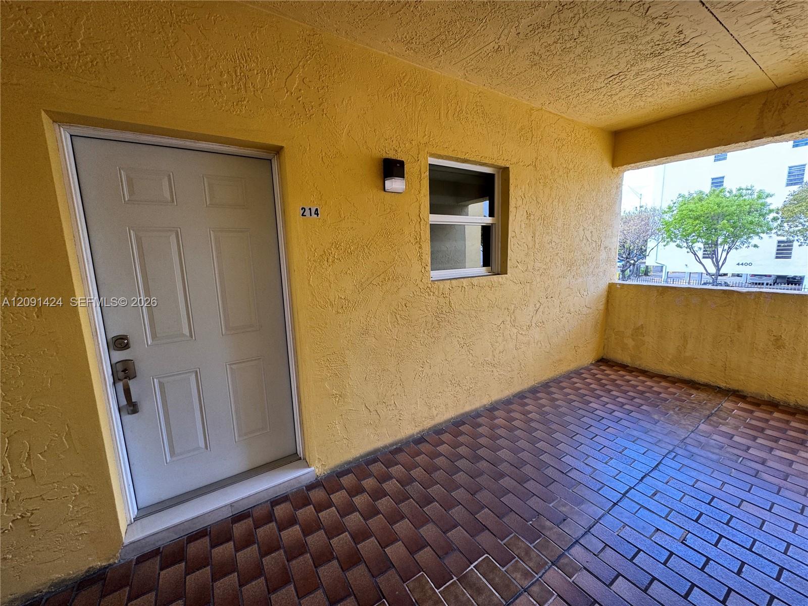 1555 W 44th Place