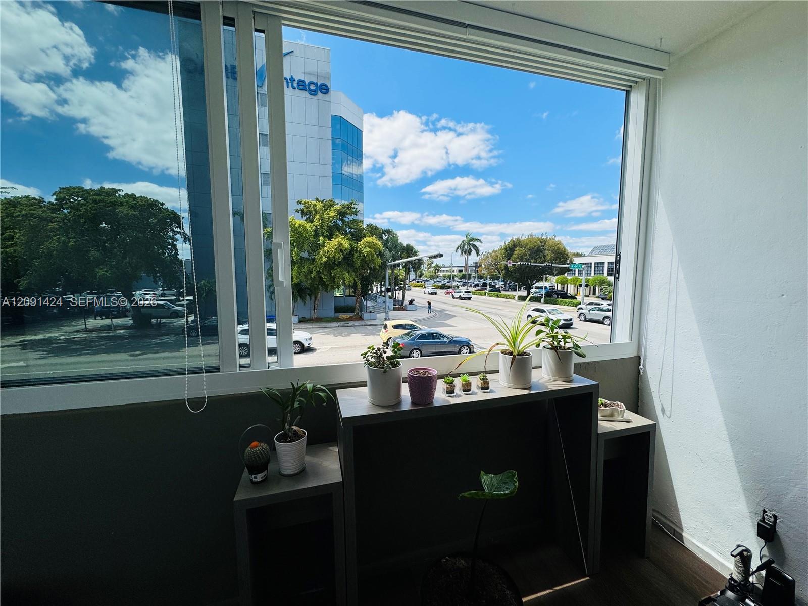 1555 W 44th Place