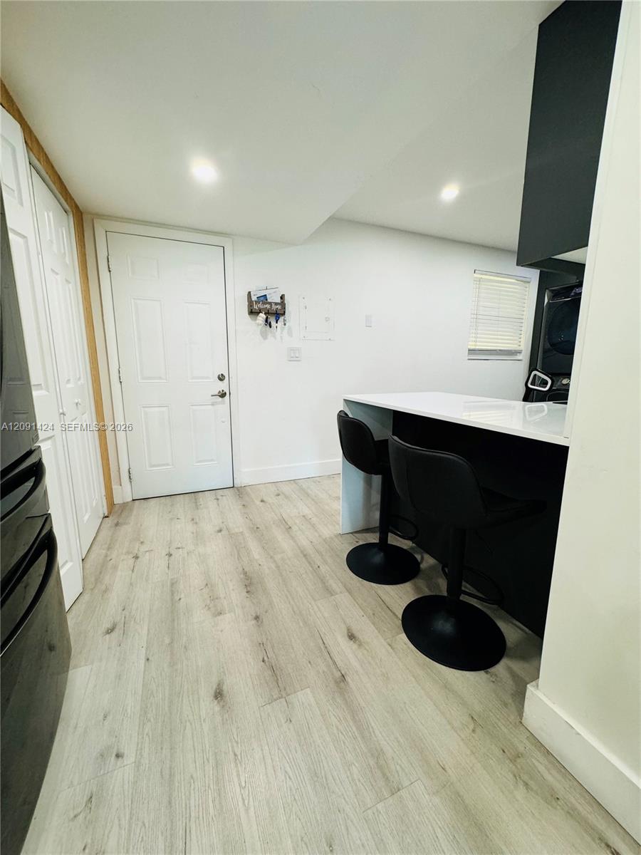 1555 W 44th Place