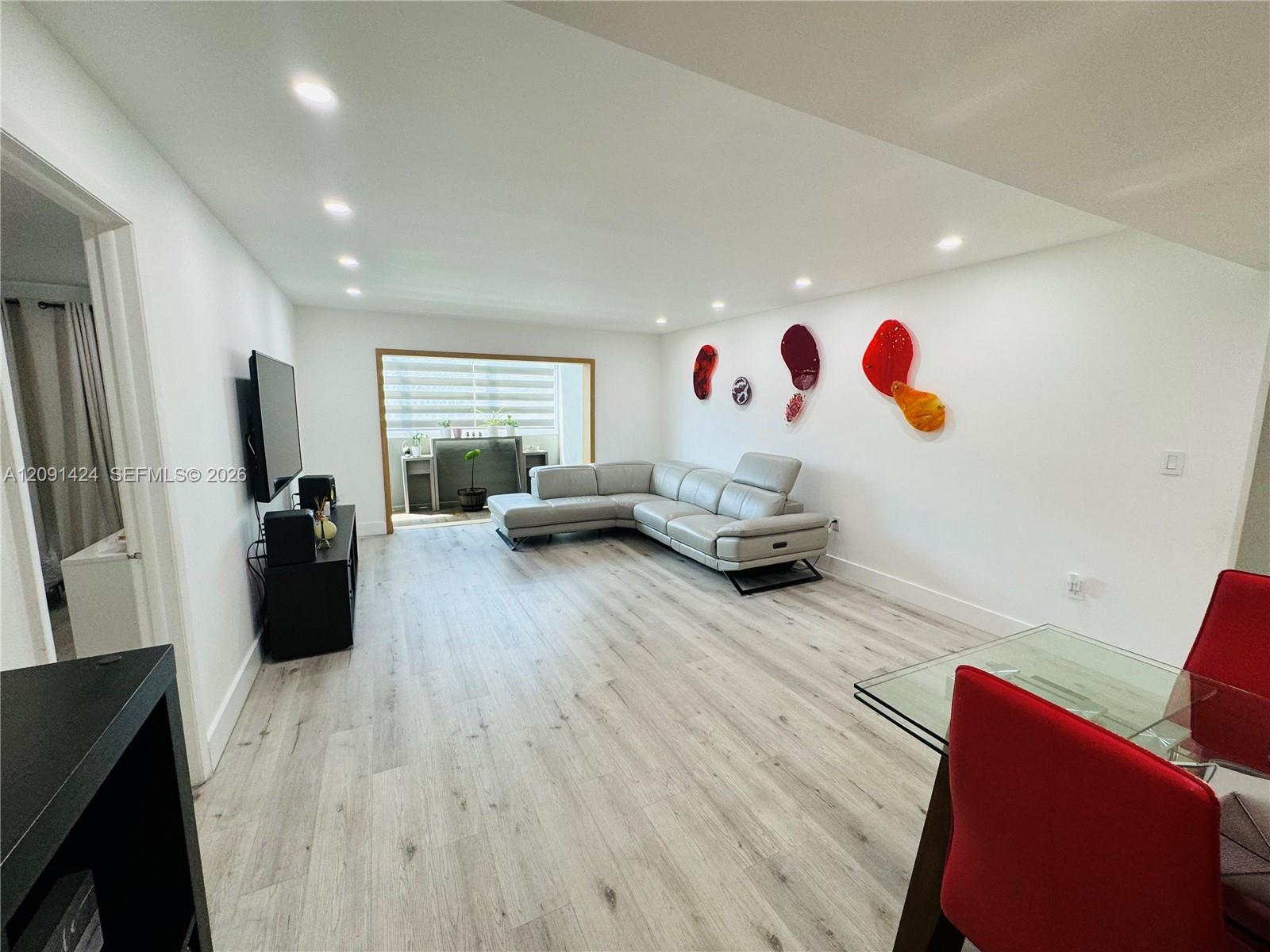 1555 W 44th Place