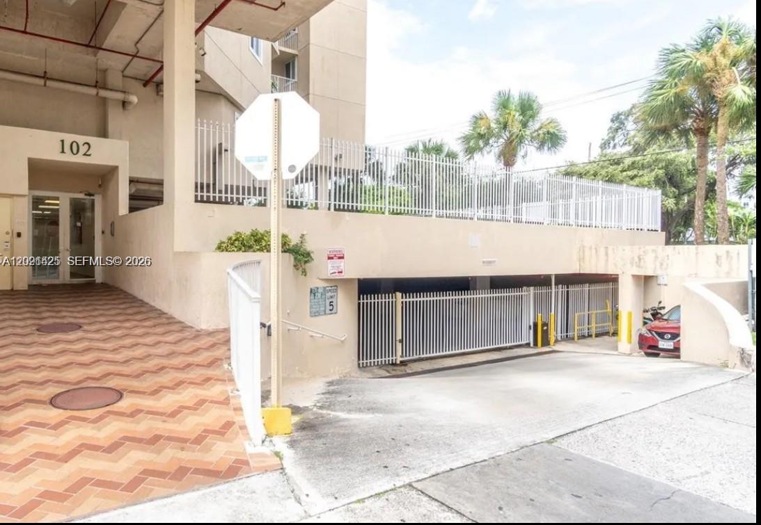 102 SW 6th Avenue