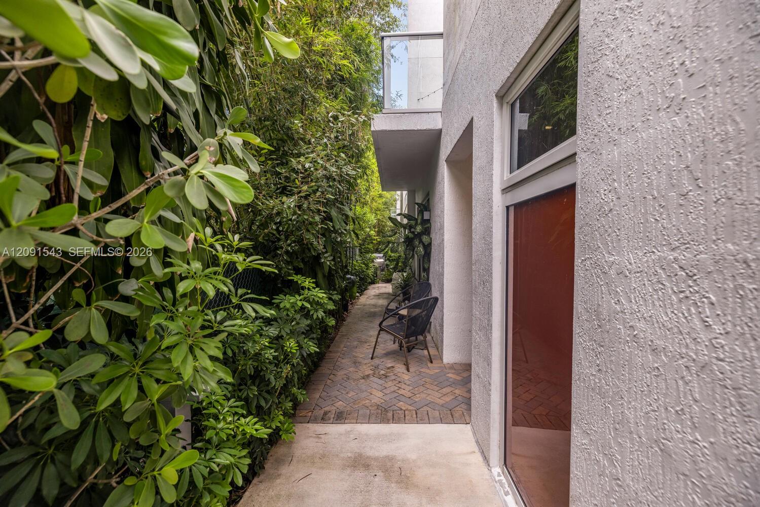 455 NE 39th Street