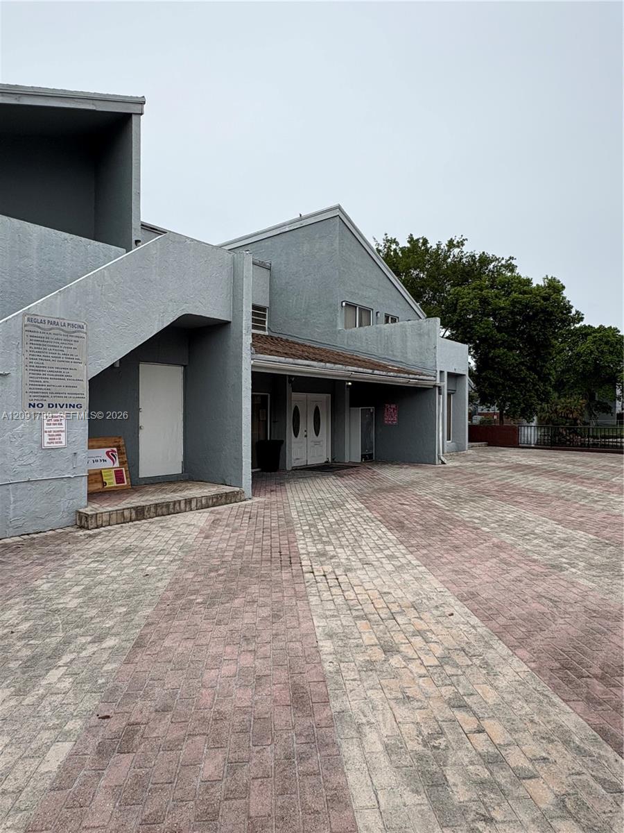 1725 W 60th Street