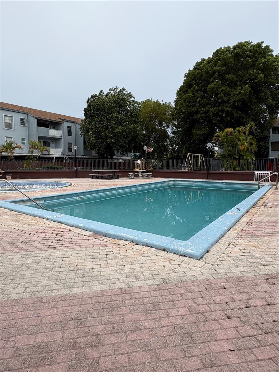 1725 W 60th Street