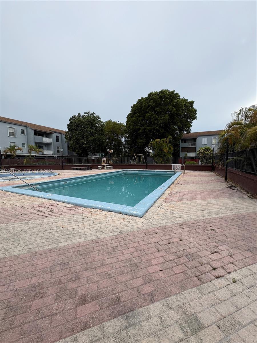 1725 W 60th Street