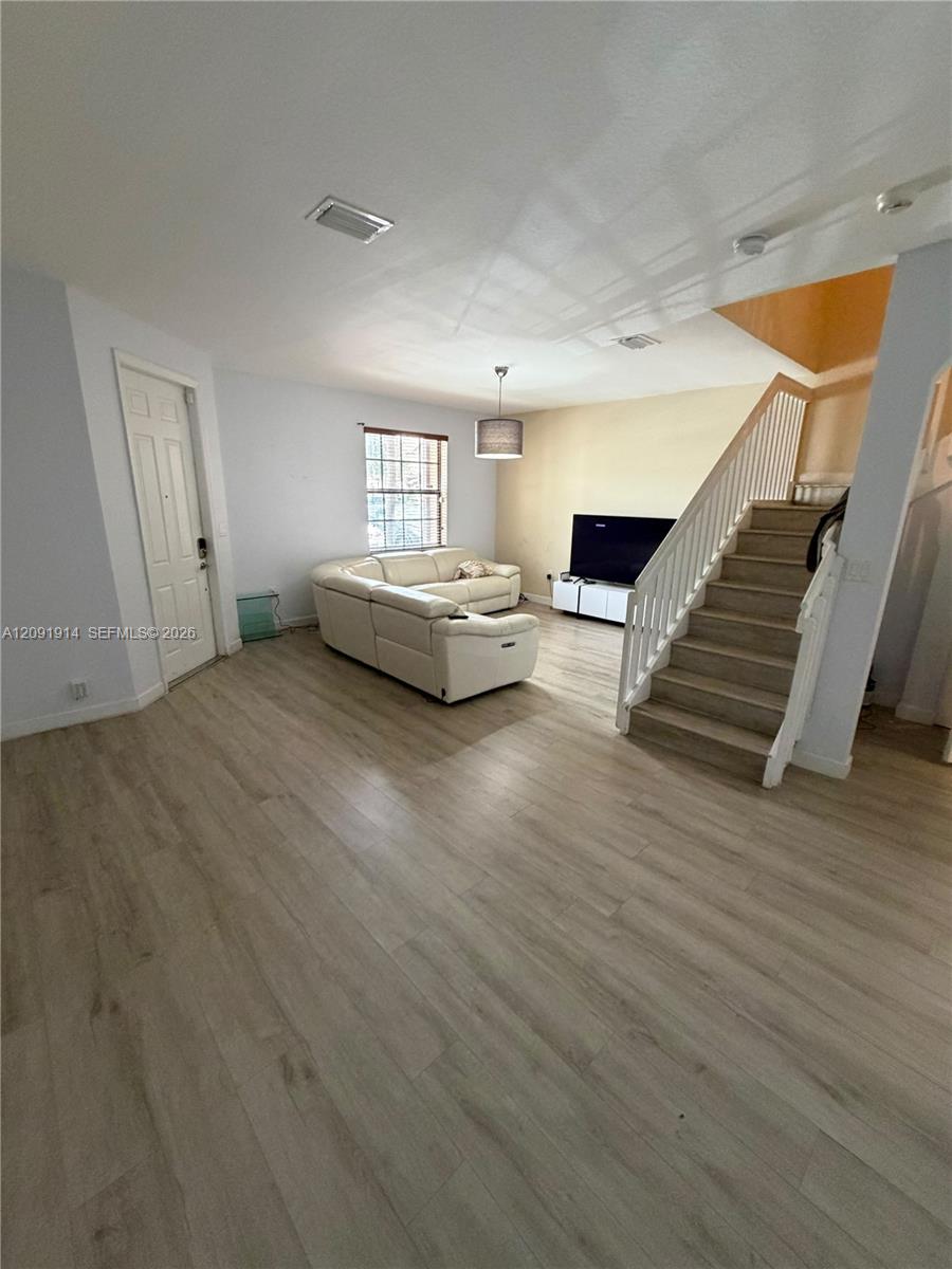 3515 W 89th Place