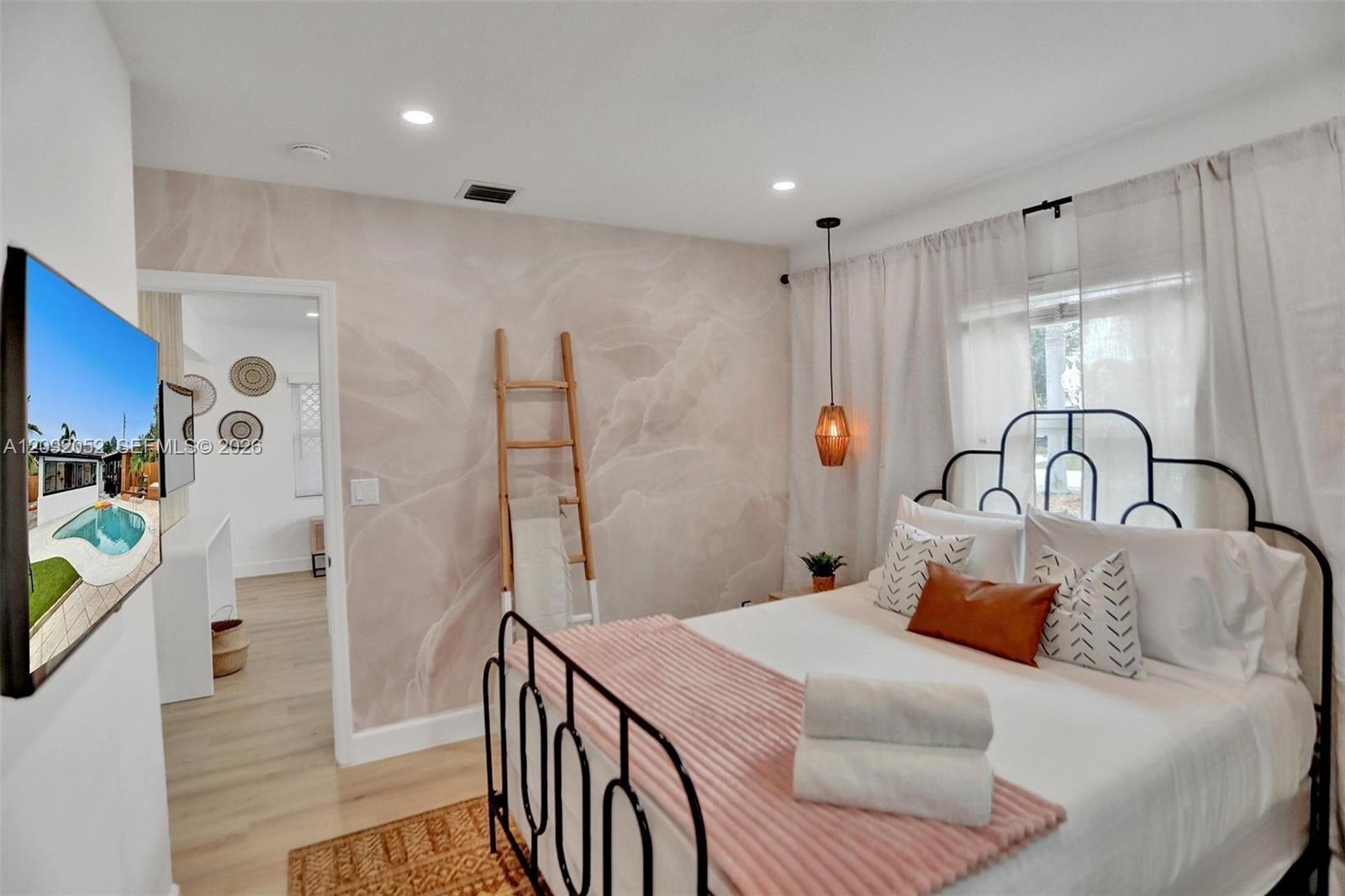 332 NW 45th Street gallery image #12