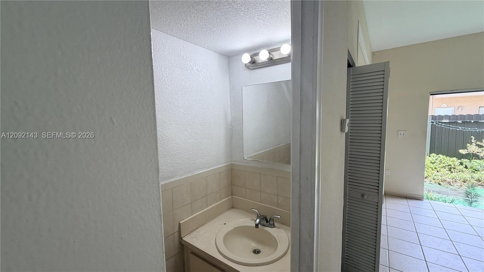 5712 W 25th Court