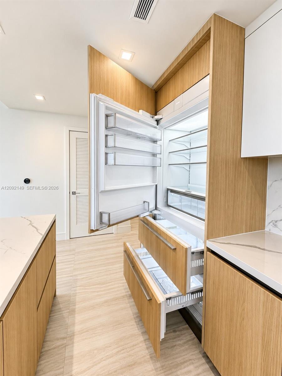 2411 Laguna Circle