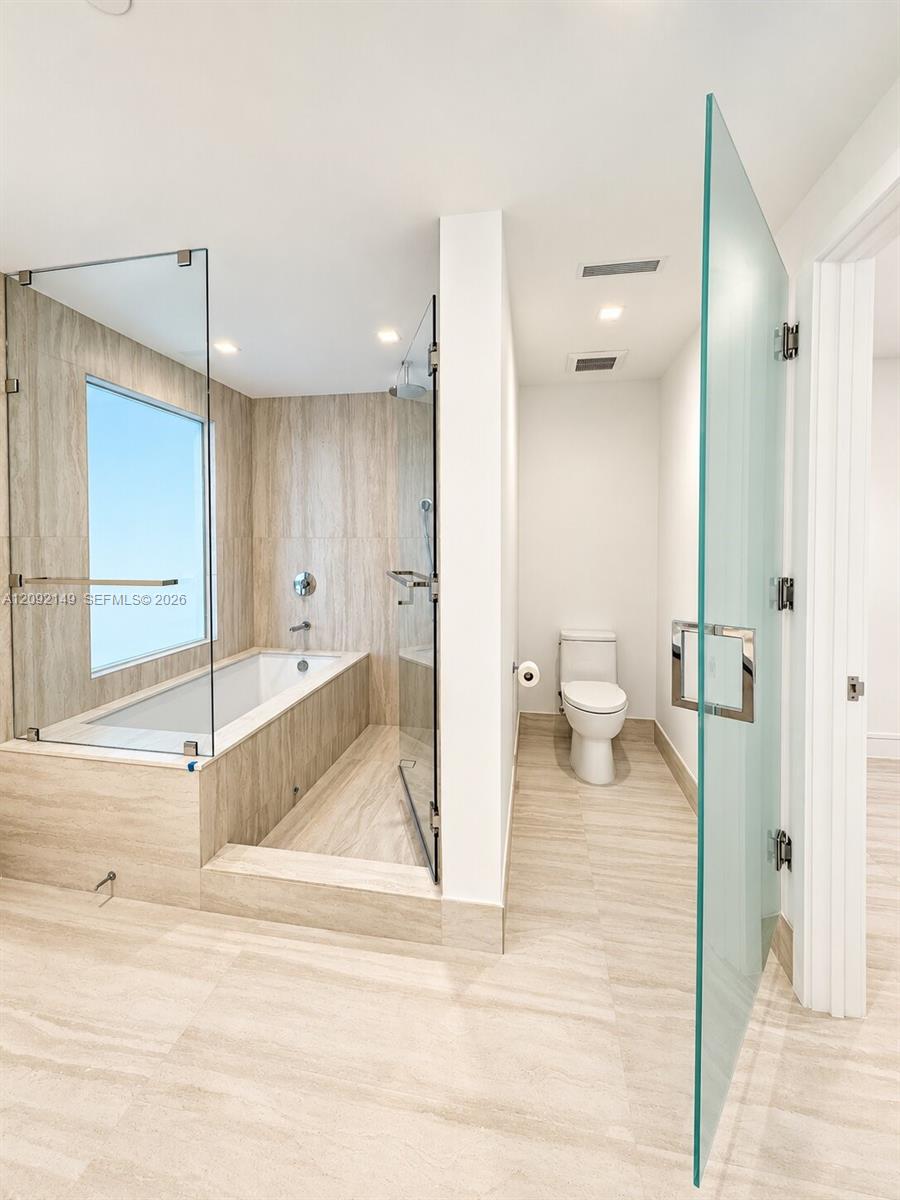 2411 Laguna Circle