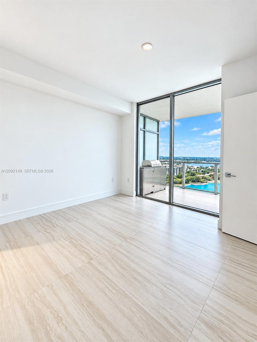 2411 Laguna Circle