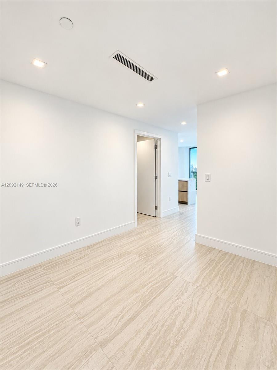 2411 Laguna Circle