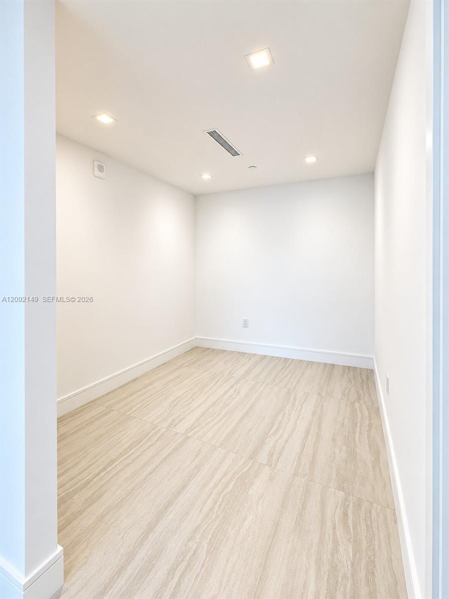 2411 Laguna Circle