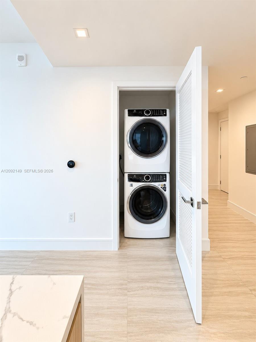 2411 Laguna Circle