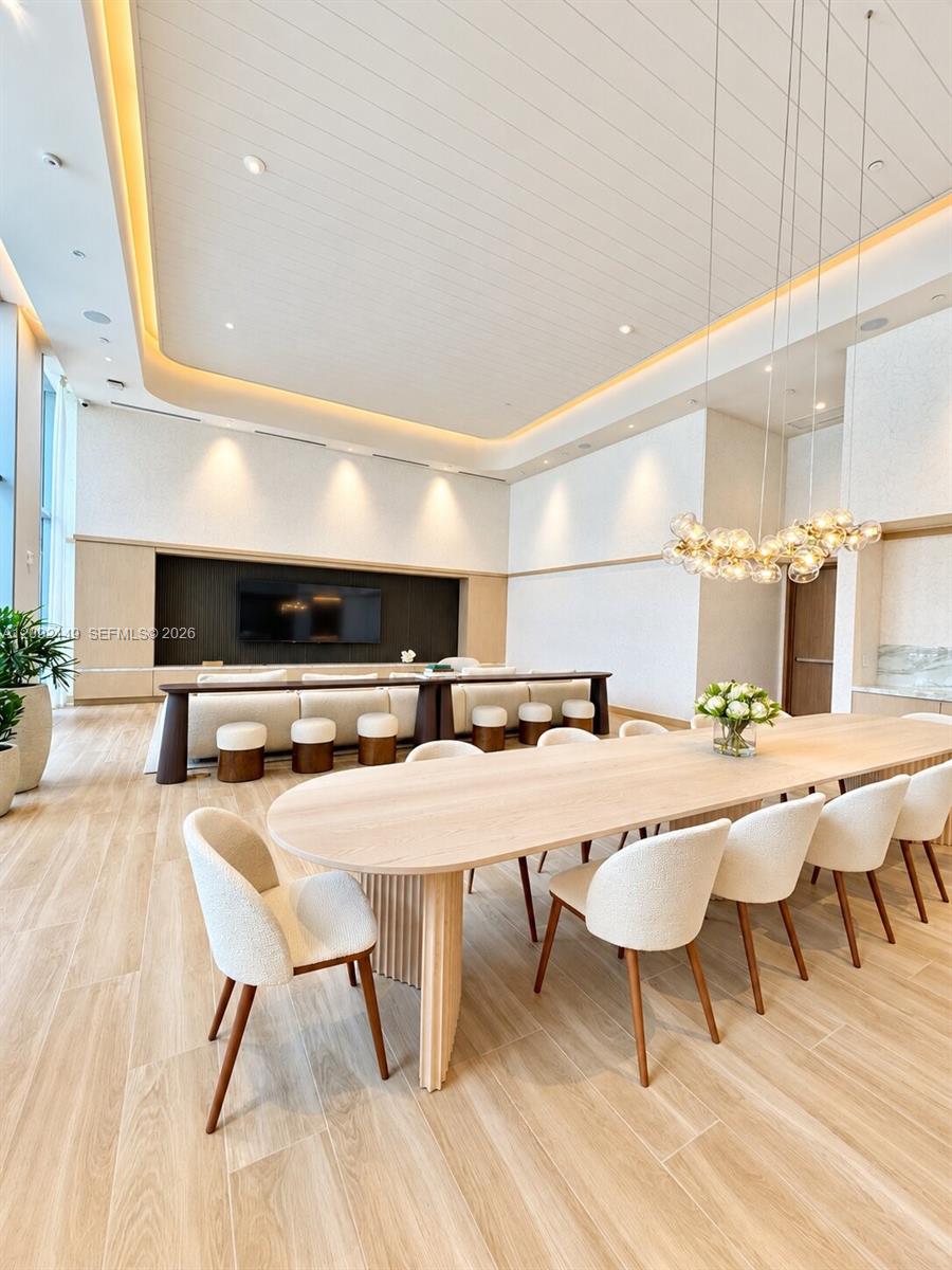 2411 Laguna Circle