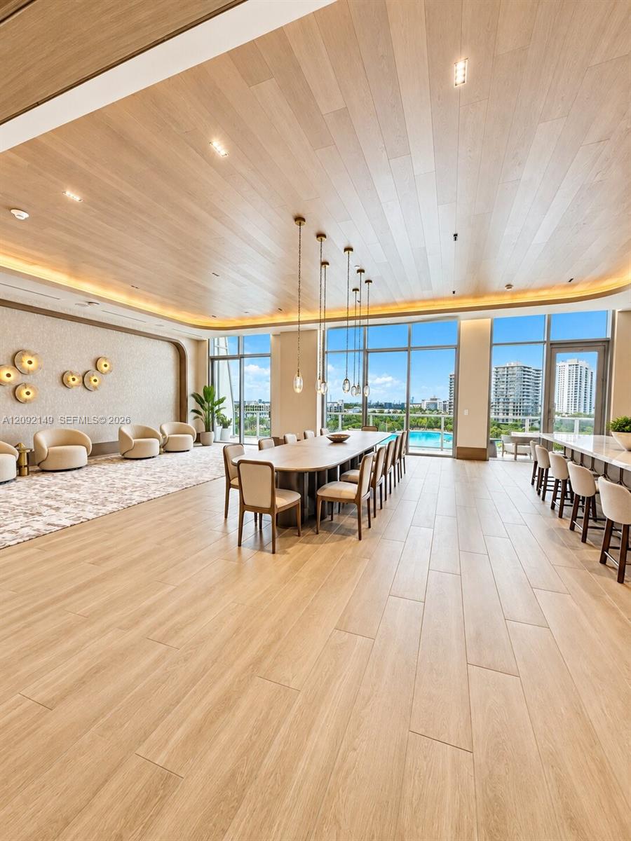 2411 Laguna Circle