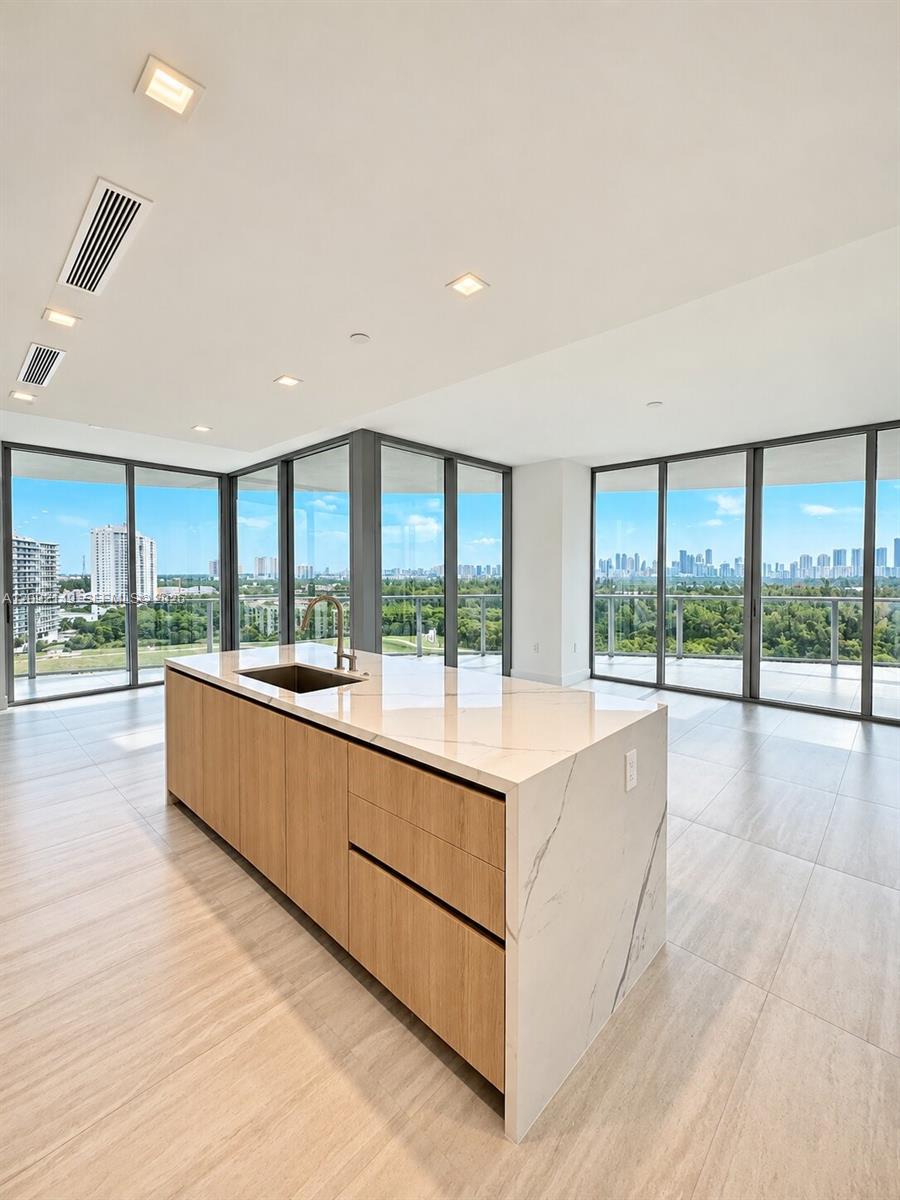2411 Laguna Circle
