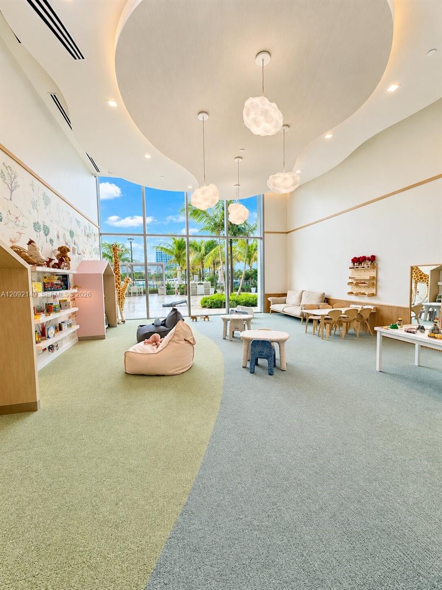 2411 Laguna Circle