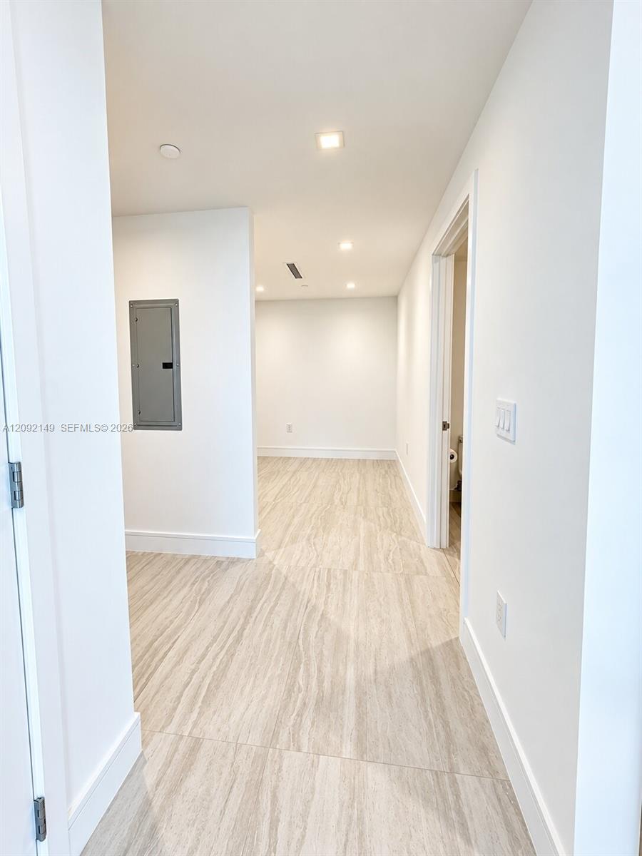 2411 Laguna Circle