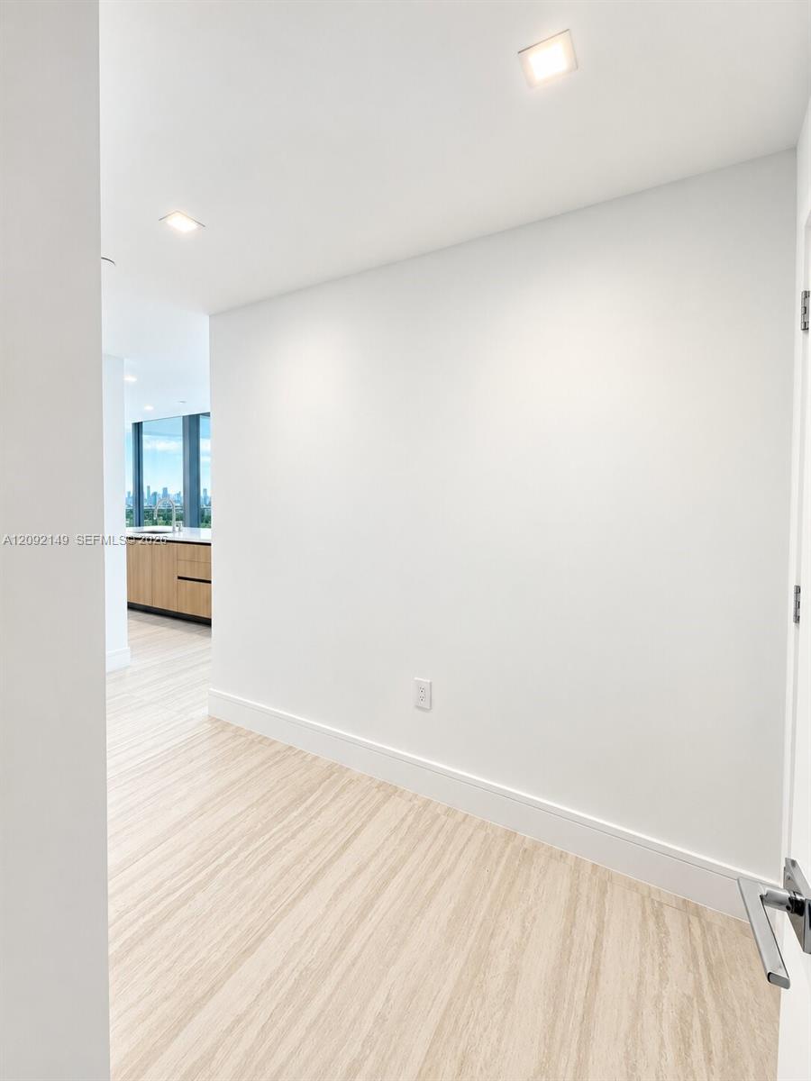 2411 Laguna Circle