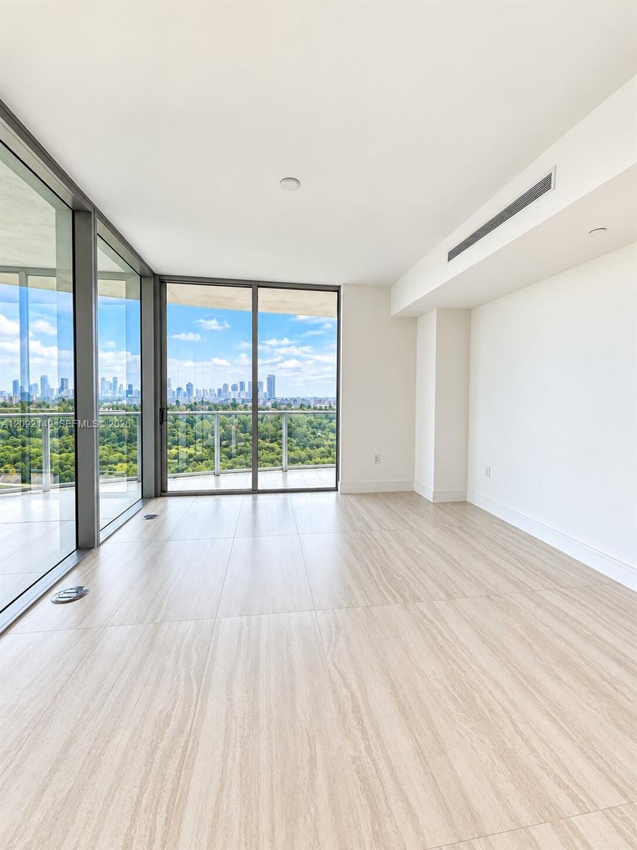 2411 Laguna Circle